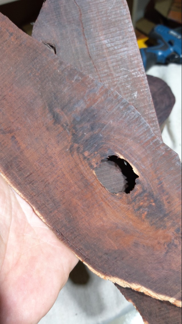 小叶紫檀瘤疤手串为什么容易开裂,小叶紫檀手串开裂怎么修复