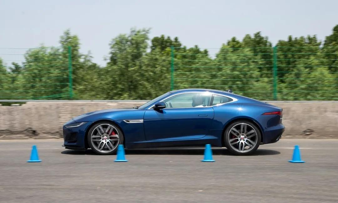 捷豹f-typevs保时捷718s宝马z4,2018款3.0t捷豹f-type现车