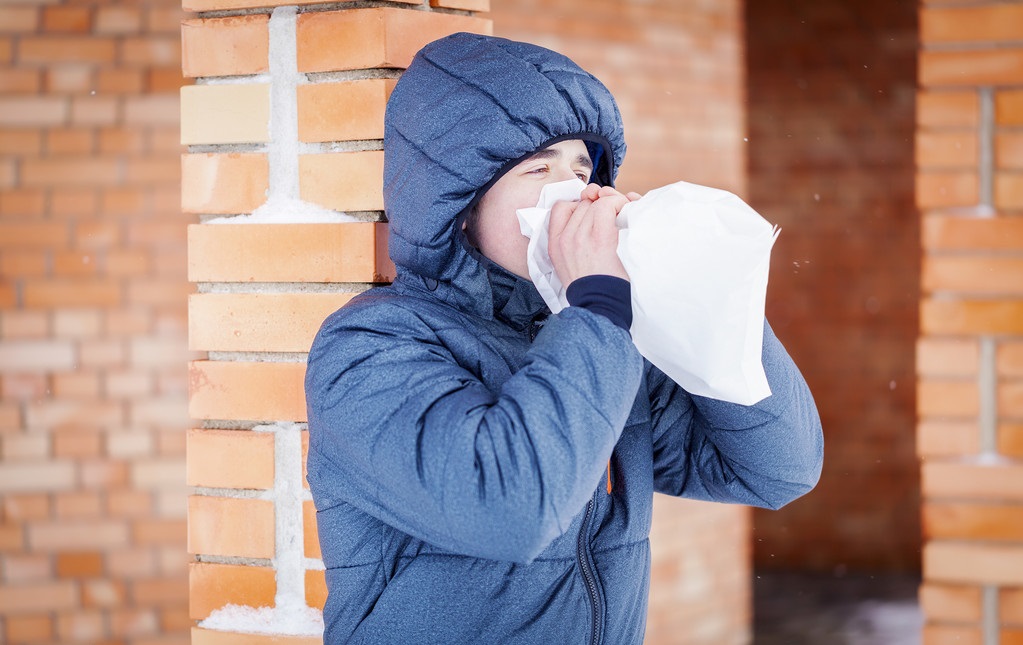 突然心悸呼吸不畅怎么缓解,突然胸闷心悸喘不上气是低血糖吗