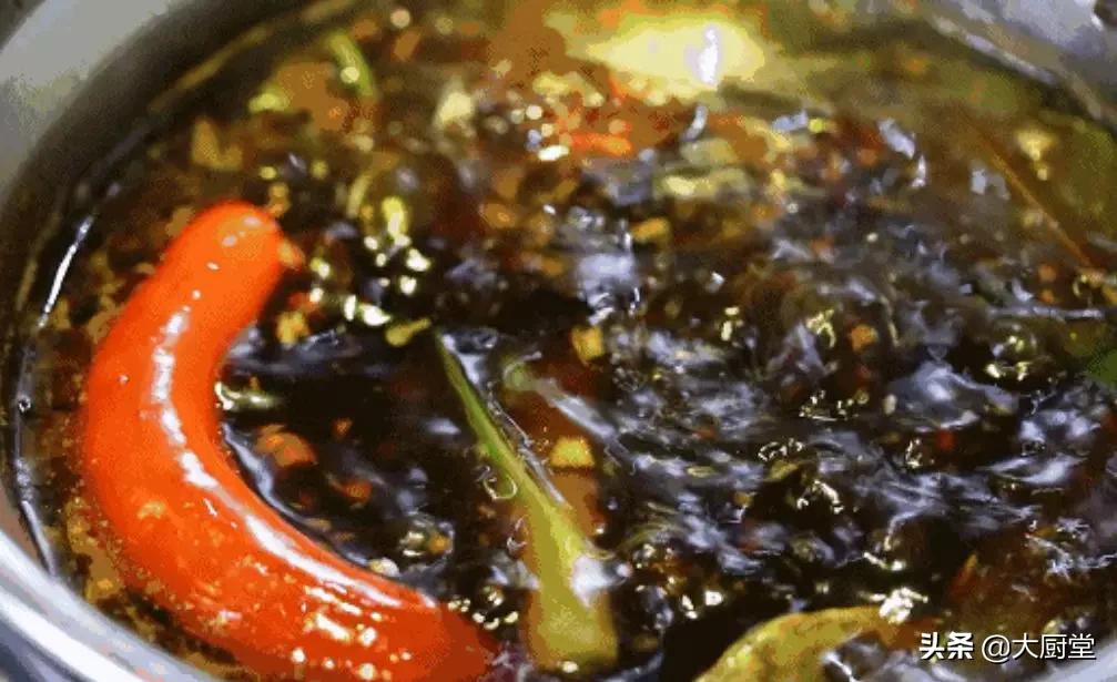 不懂熬高汤，如何能做出上好的卤汤？学学高手的经验吧