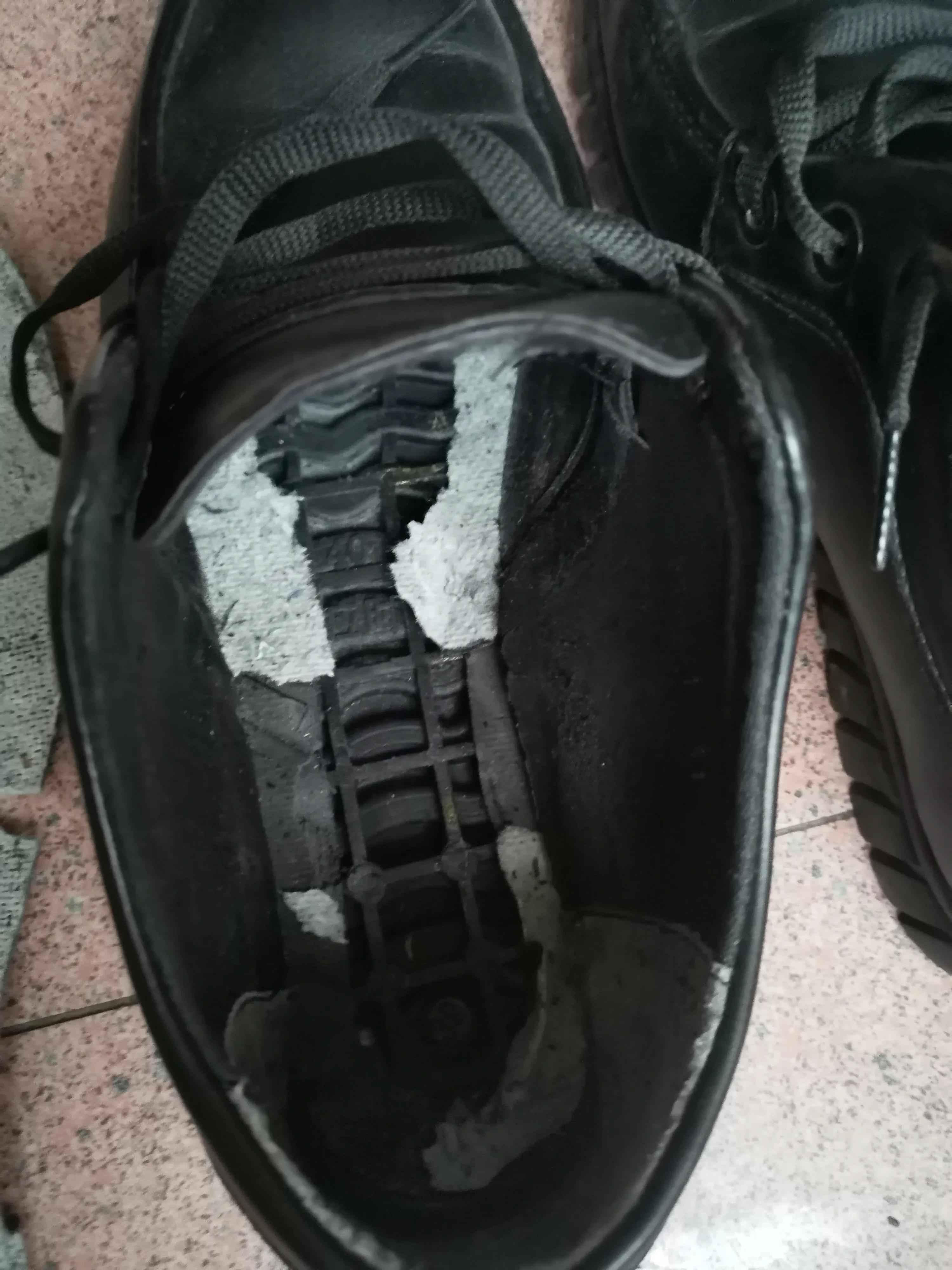 穿这种休闲鞋为什么脚底疼，原来是高低不平的按摩底导致的