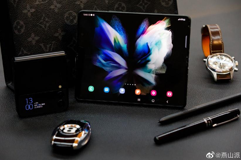 三星折叠屏galaxyzfold35g,三星折叠屏手机zfold4发布时间