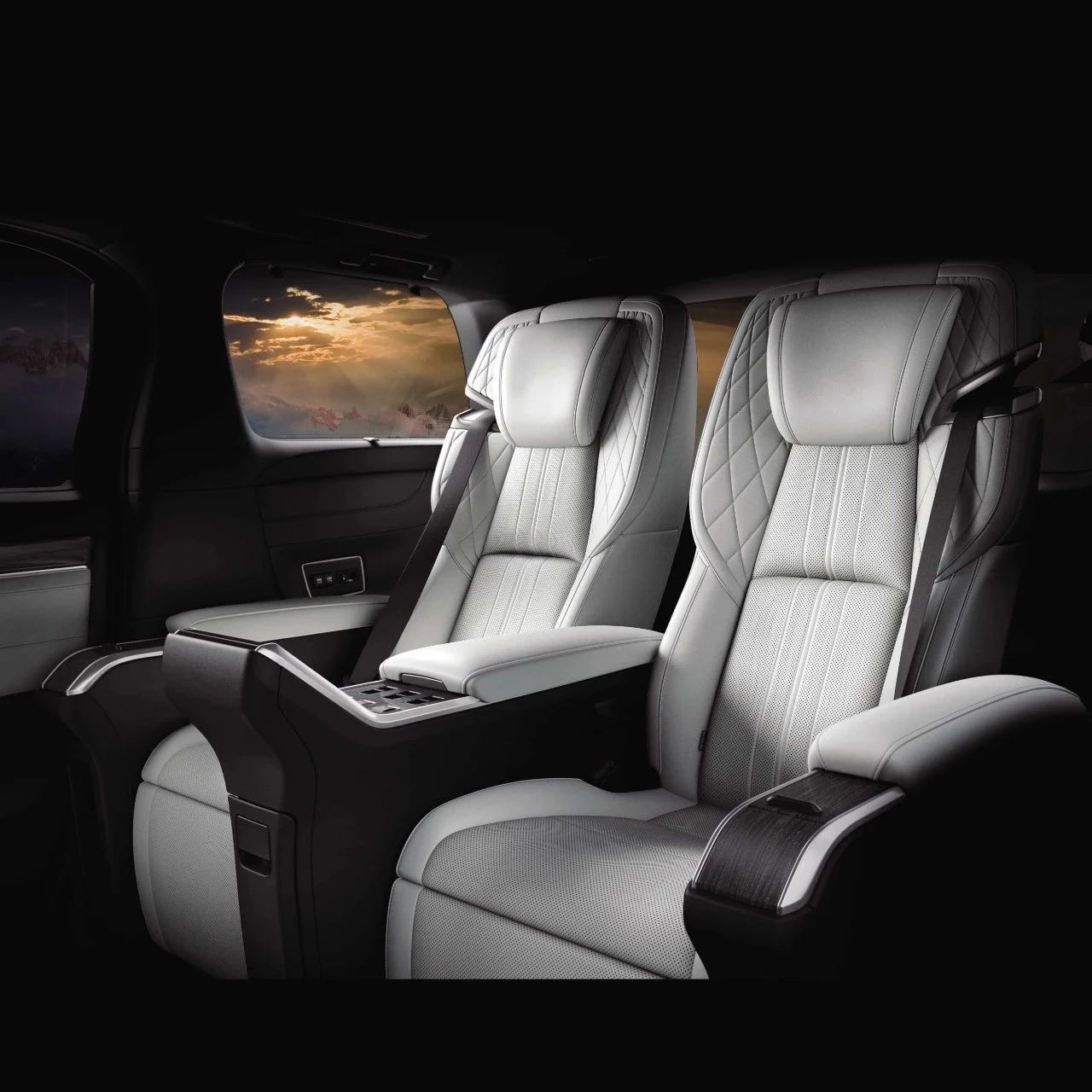 雷克萨斯LM：我是要成为加价王的MPV