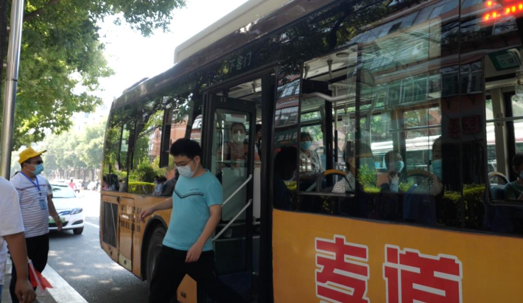 直击中考现场追梦的少年们加油,直击2023高考现场山西太原直播