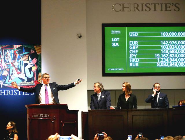 价值80万的古董被人当烟灰缸扔了,老汉捡到一个盆当成烟灰缸三年