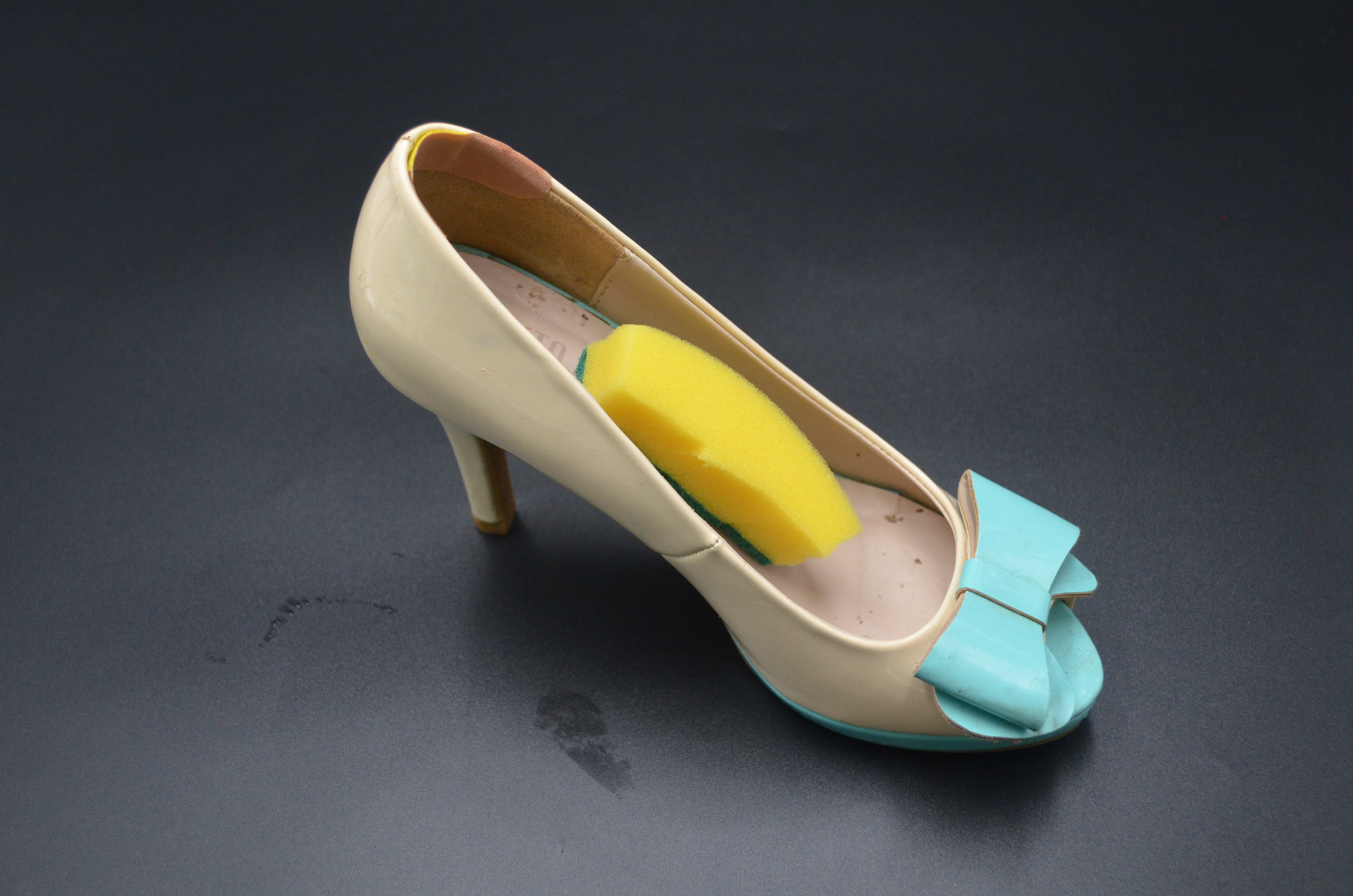 不管高跟鞋有多高鞋里放个小物件,高跟鞋不管多高都好吗