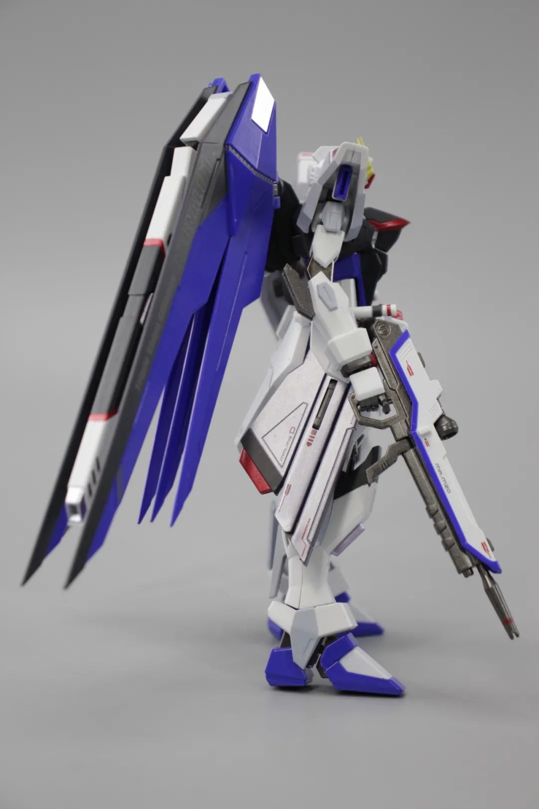 苍天之剑自由高达的操纵者,robot魂真实配色自由高达