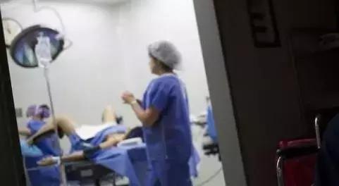 做spa被直播住酒店发现摄像头，还有姑娘租房被*拍偷**了半年