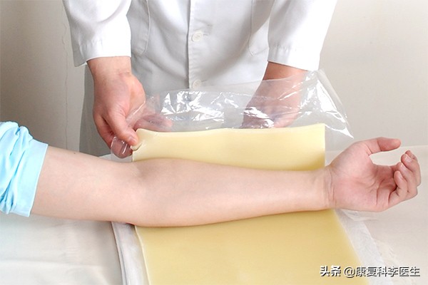 脑梗死后手指弯曲打不开怎么办,脑梗死后遗症走路瘸