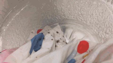 洗衣机衣服染色怎么洗掉妙招,红色的衣服染色怎么洗掉妙招