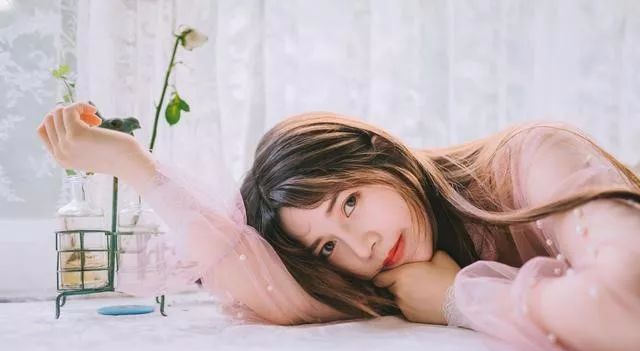 女人不主动联系你却回你消息,女人不回你消息的真实心理