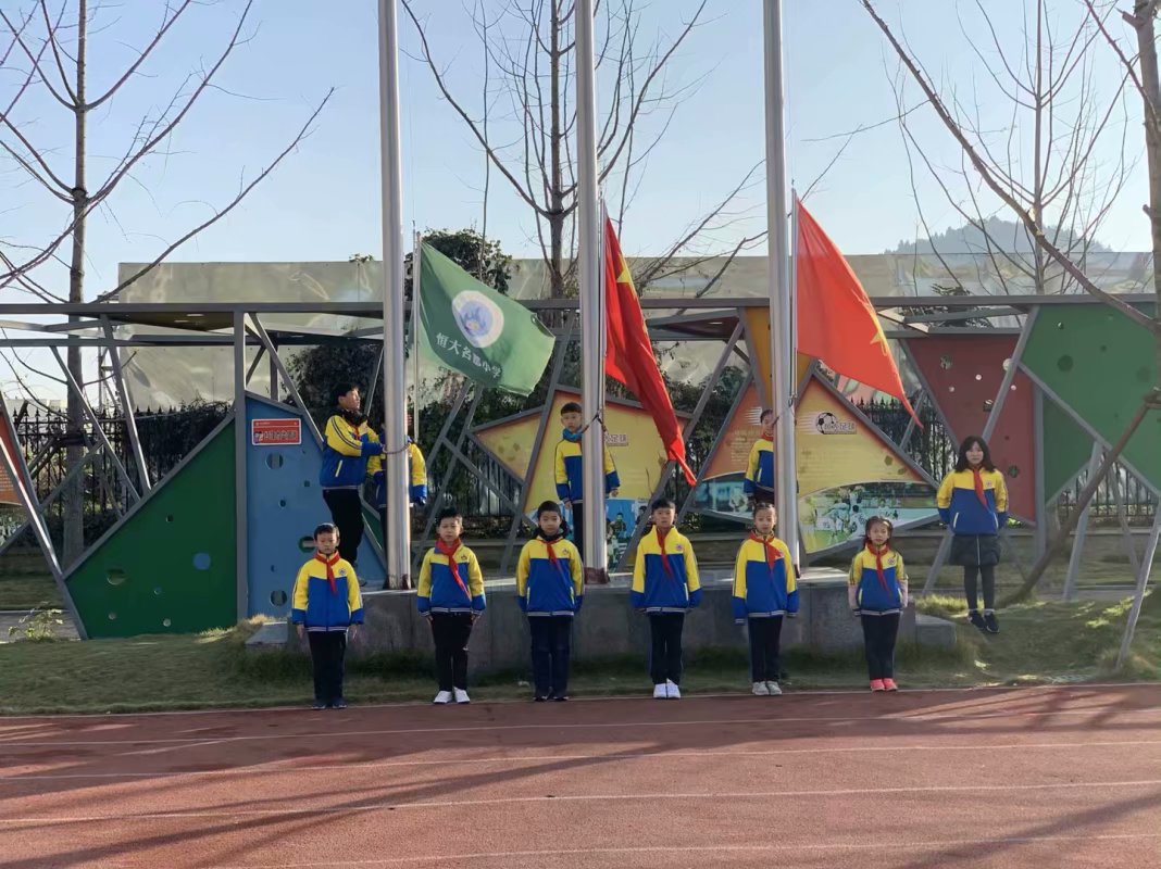 学校运动会解说词,学校体育运动会开幕式总结