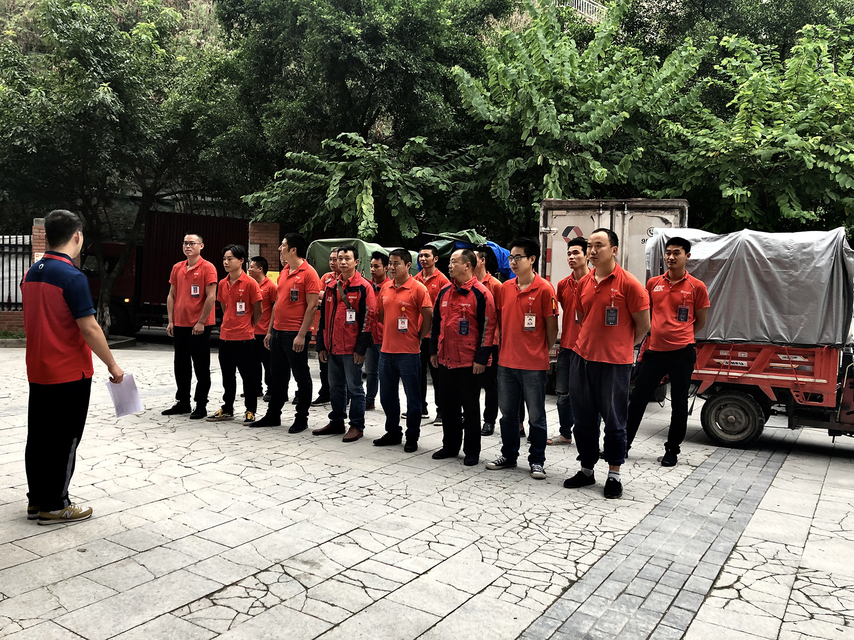 18岁小伙干快递一年净赚80万,干了12年快递赚了200万