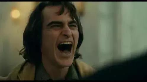 它因为尺度太大，被美国人*制抵**上映，“小丑”终将成为经典