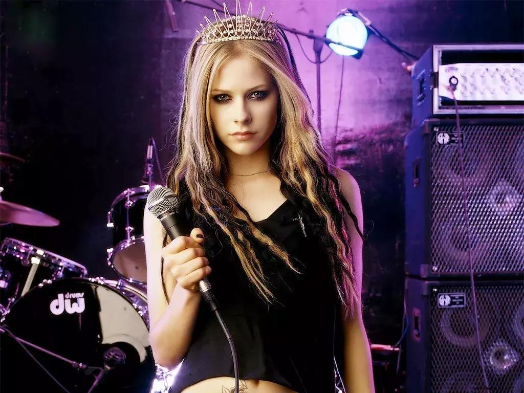 艾薇儿回归之作完整版,艾薇儿2019新歌