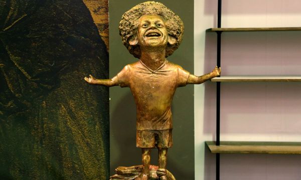 c罗在曼联有雕像吗,c罗的纪念雕像