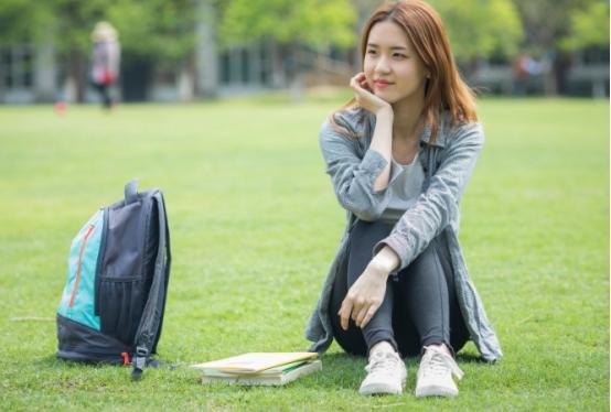 未来十年女生较“吃香”的专业，收入可观前景好，家有女儿可选择