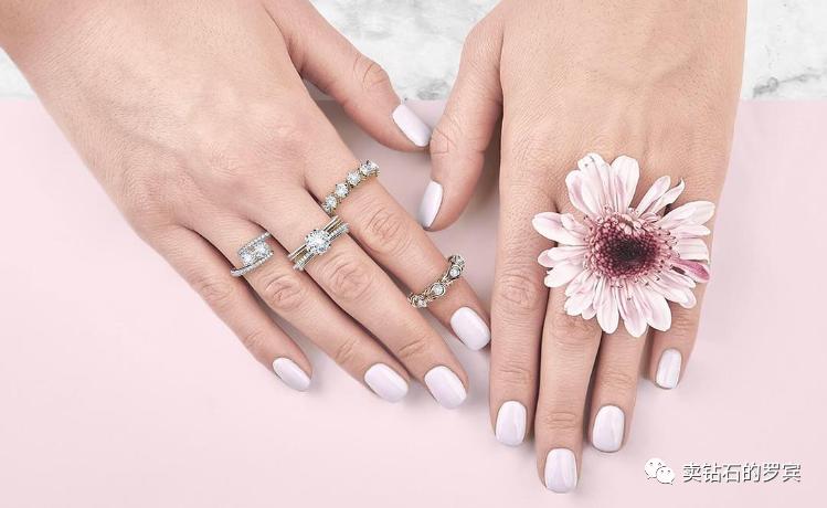 珠宝销售技巧1762：怎样夸顾客，让他对你印象加分？