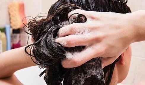 大块头皮屑诱因,突然无明显诱因起头皮屑了