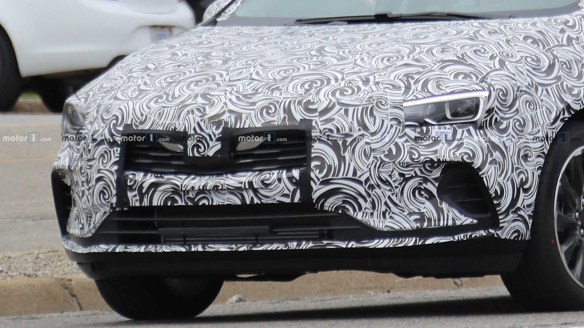 别克威朗谍照，现款车型在海外悬挂欧宝标志在售，国内为别克旗下