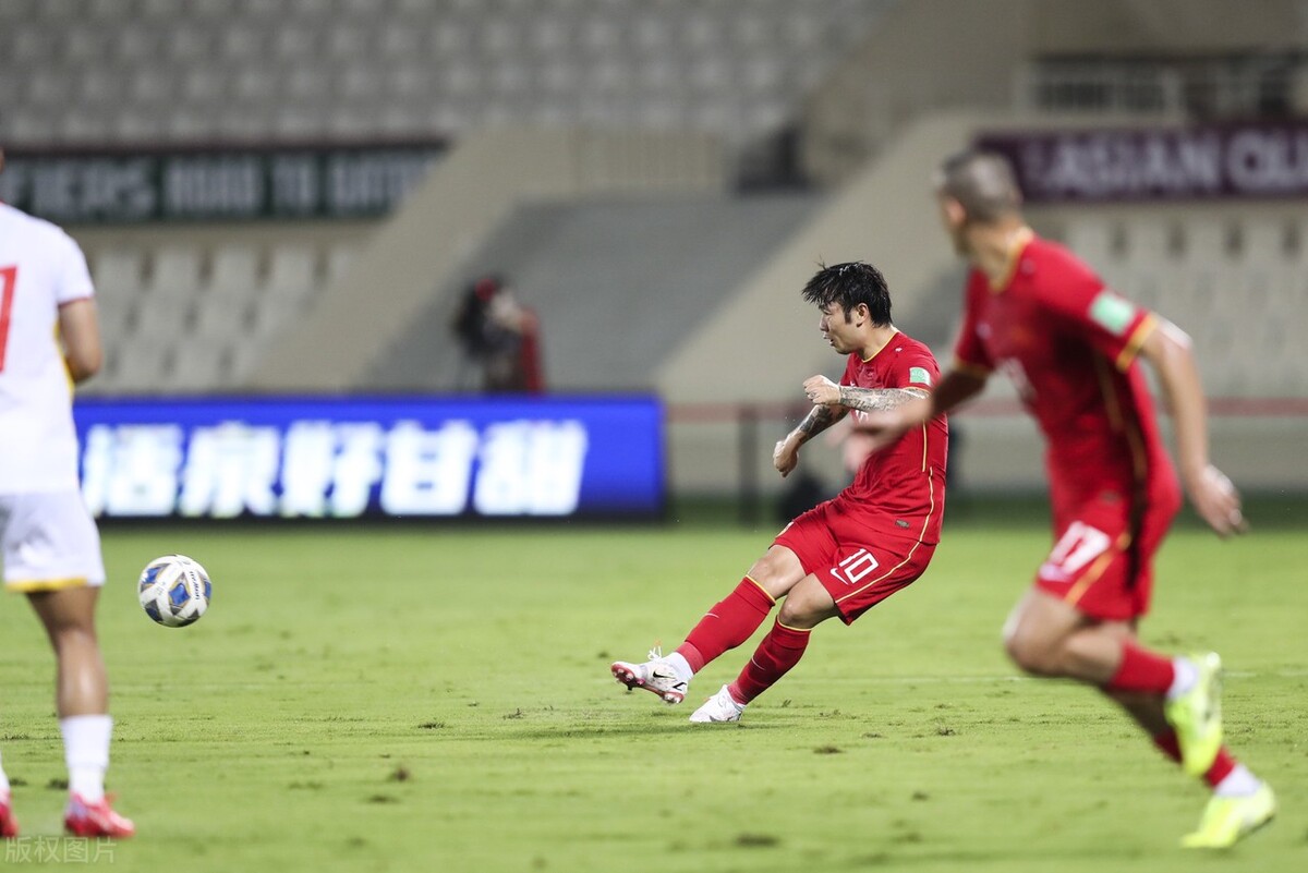 武磊双响献绝杀国足3:2击败越南,国足3比2越南武磊绝杀球