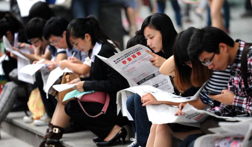 未来十年很吃香的3个专业，工资高、待遇好，选对了“钱途无量”