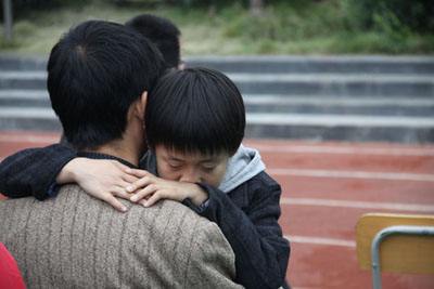 孩子被打了该打回去还是告诉老师,孩子被同学打最好的解决办法