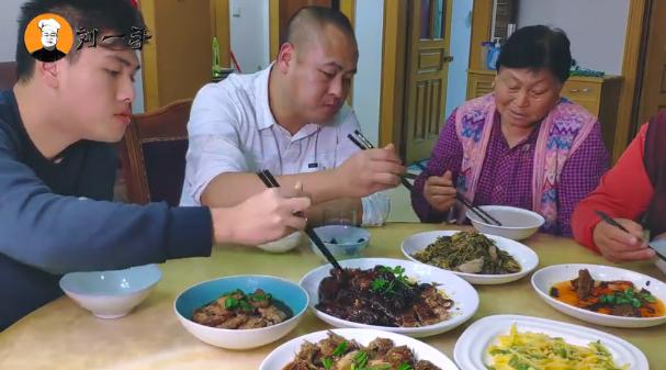 想吃烤鸭不用东奔西走,秘制酱鸭非常好吃