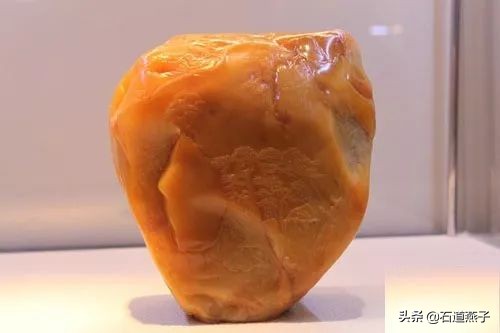 天价田黄石拍出史上最贵价格,田黄石每克3万真假田黄