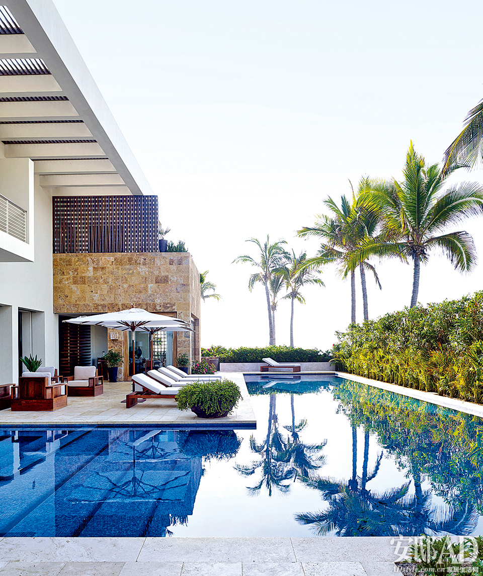 乔治克鲁尼妻子的一家,女儿奴英文