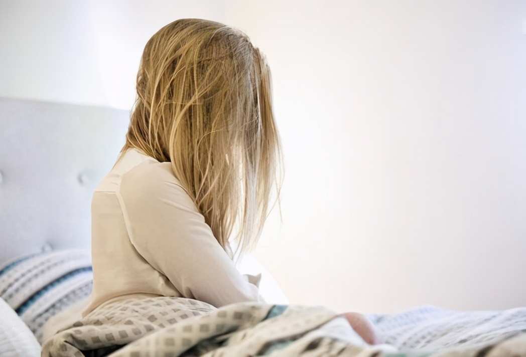 月经过多掉发严重怎么办,月经特别多血崩了