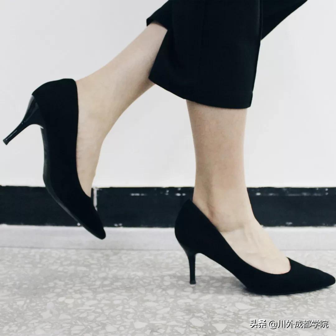 穿上这双鞋也许能走上人生巅峰,穿上这双鞋也许就能走上人生巅峰