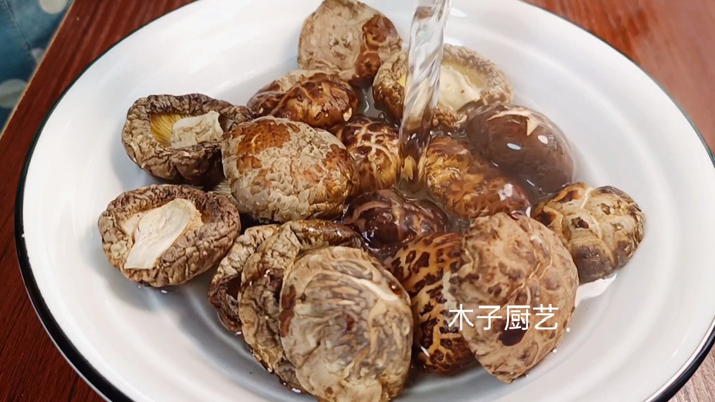 大厨教你做黄焖鸡不用下馆子,大厨教你做黄焖鸡学会不用下馆子