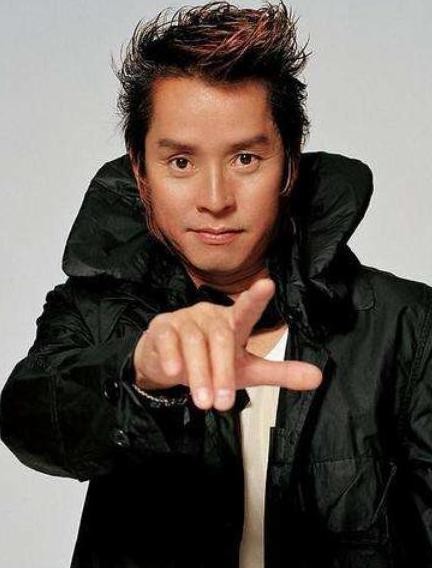 谭咏麟和他的妻子有儿子吗,谭咏麟的两位妻子及孩子