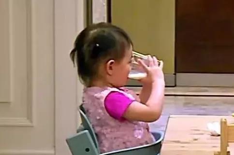 wenno：8岁男孩喝鲜奶发烧2个月：一篇文章说清牛奶的4个常见问题