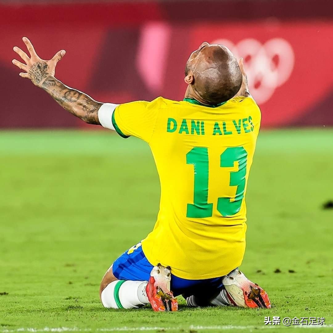 世界第一右后卫阿尔维斯,丹尼尔阿尔维斯美洲杯表现