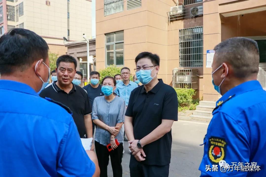 毛奇到社区检查指导新冠疫苗接种工作