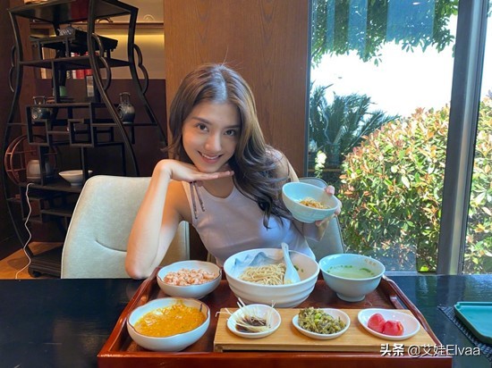 吴千语穿晚礼服走红毯视频,吴千语街拍穿搭