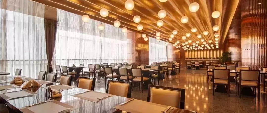 研究了100家餐厅，我们发现生意好的店有22个特征