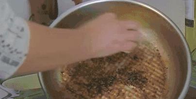 炒锅生锈怎么清洗最好方法,电炒锅底锈渍去除妙招
