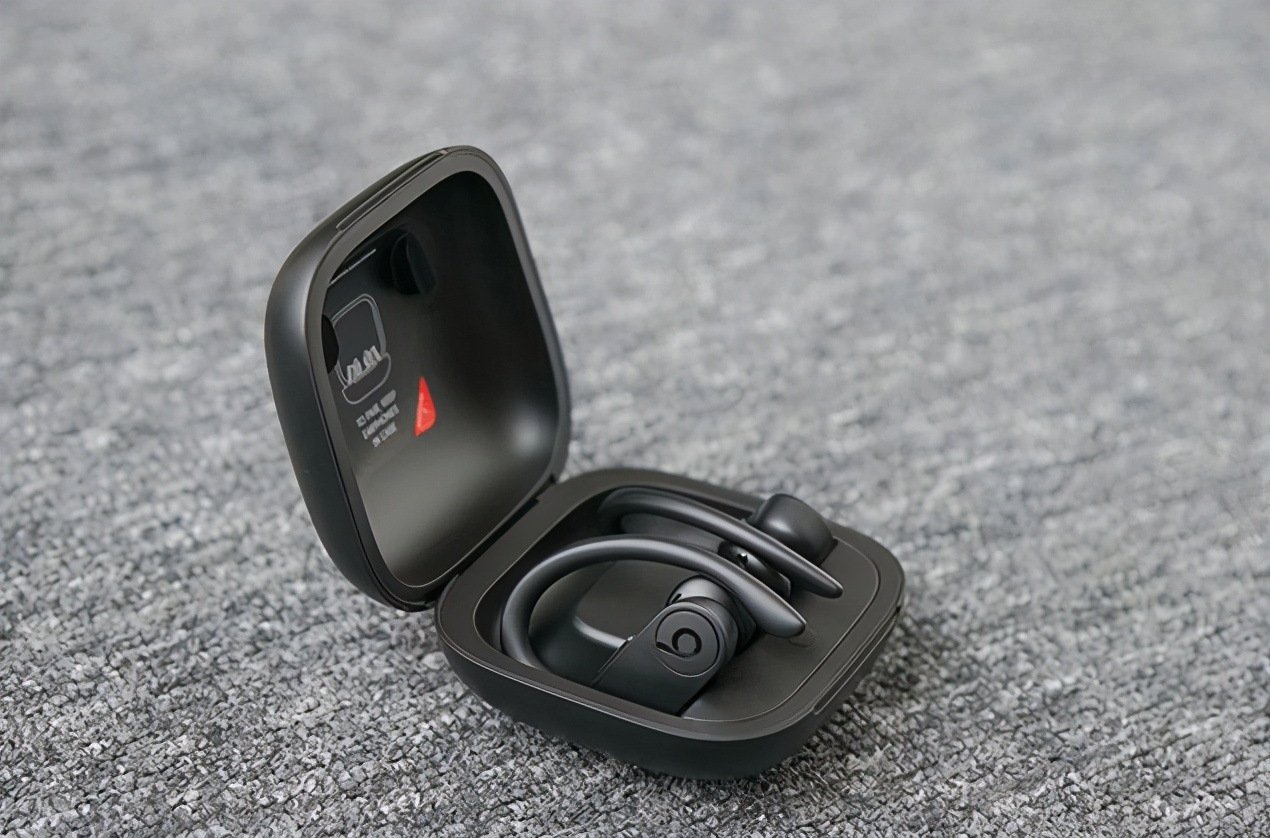 无线蓝牙耳机和头戴式耳机哪个好,挂脖蓝牙耳机和无线耳机哪个好用