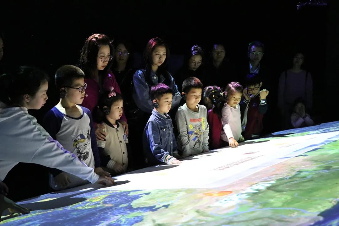 赴一场科技之约！沈阳药科大学湖南校友会在源品探索生命奥秘