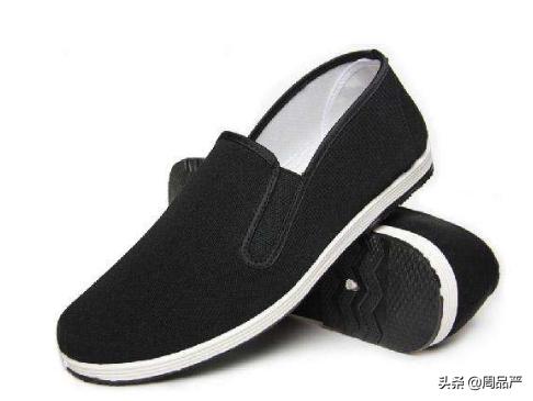 鞋子里面有个地方凸出来硌脚,鞋子侧边硌脚是太小了吗