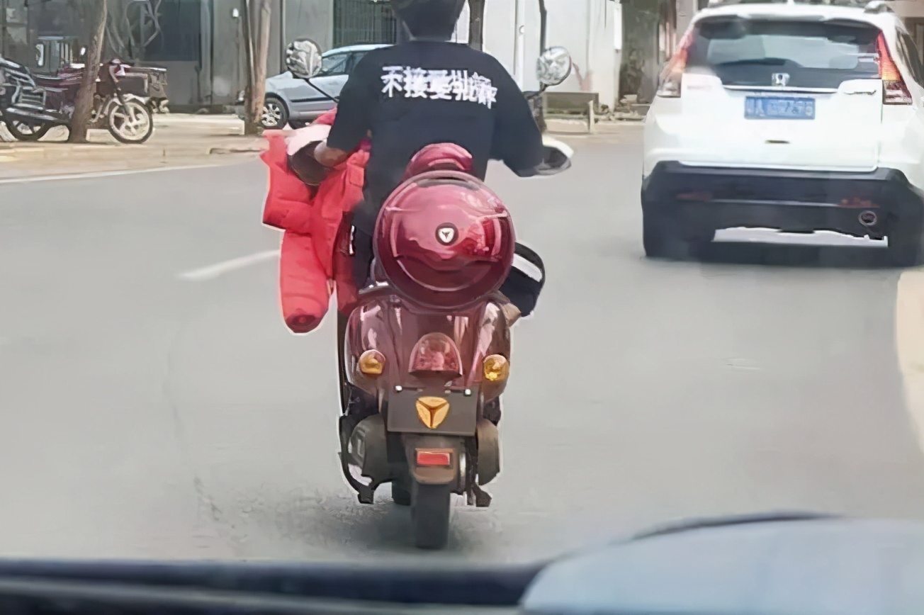 点进这篇推送前，你不知道衣服印花能多有梗