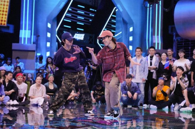 琛楄垶鎴樼柅鎯呰繋浜氳繍,鐤儏鏈熼棿琛楄垶澶ц禌