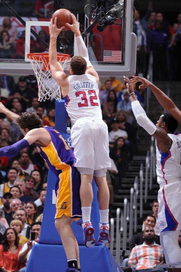 19岁科比隔扣大本视频,巅峰姚明盖帽霍华德