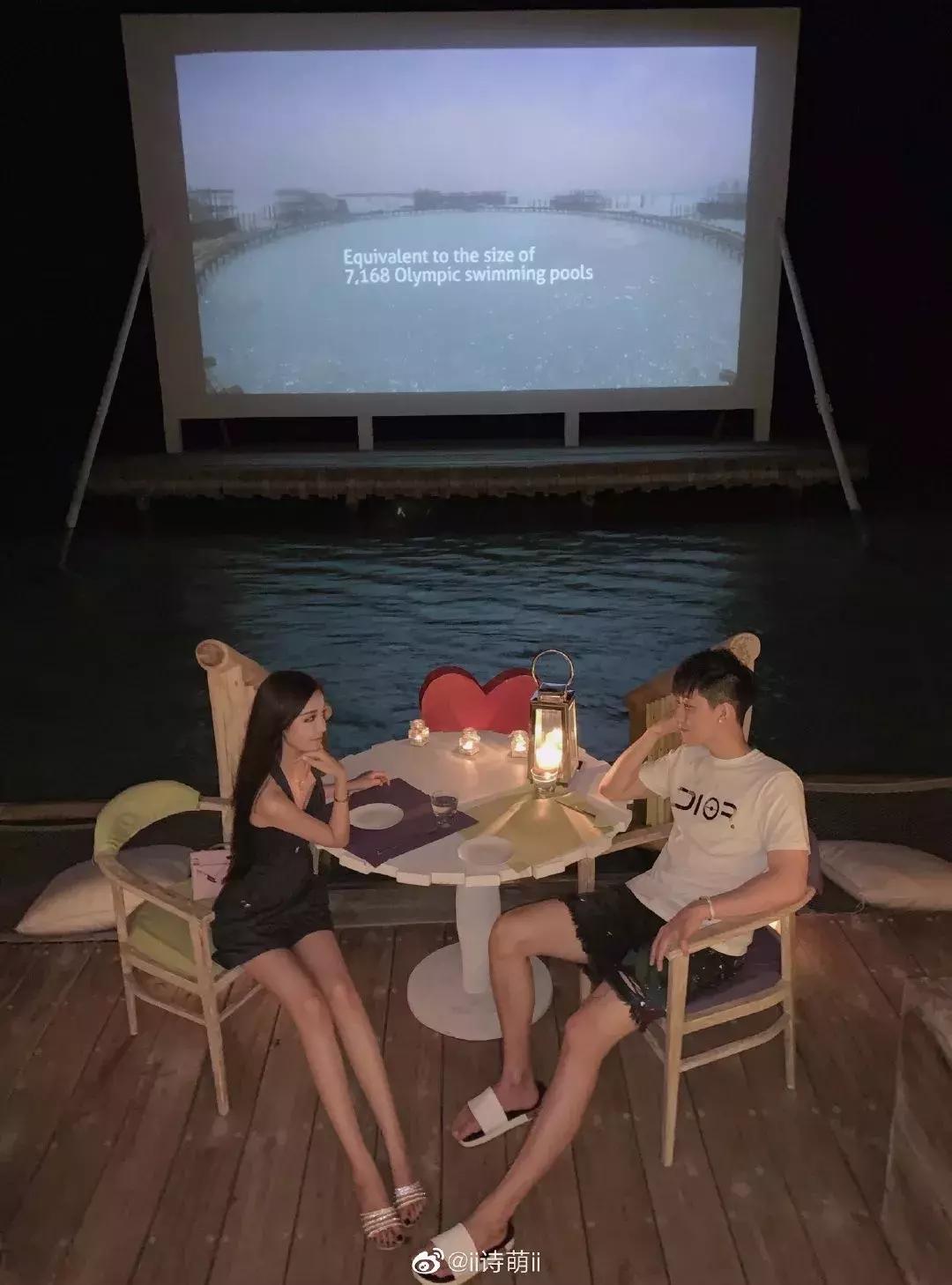 做ww买假包炫富！喂男友吃鼻涕！张诗萌竟这么恶心？