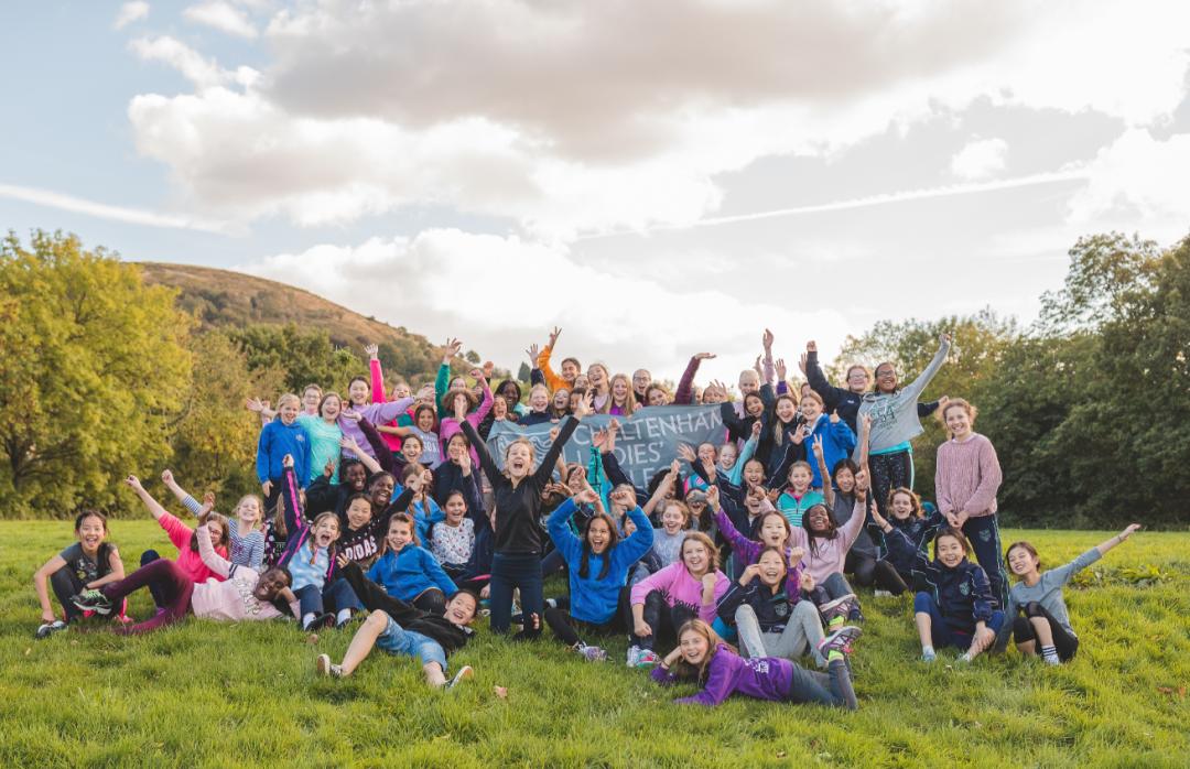 谁才是真正的“女版伊顿”？英国网友吵翻了