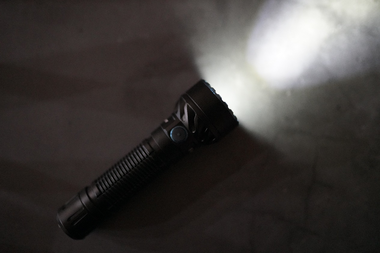 战术强光手电光源,战术型强光手电亮一下就不亮了