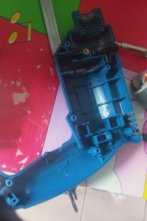 晶思达手电钻开关总成内部构造,插电款带冲击的手电钻